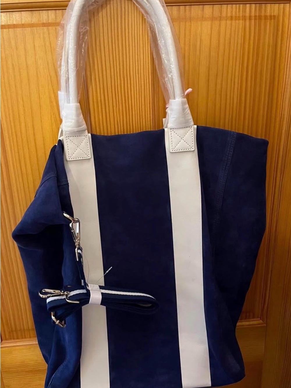 Vineyard Vines Navy and White Striped Tote Bag - Stylish Everyday Carry